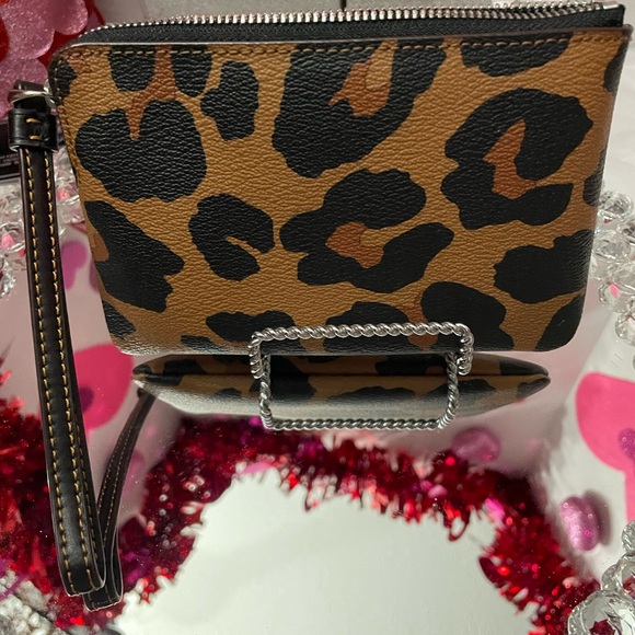 For Erin only NWT COACH OCELOT LEOPARD PRINT LEATHER WRISTLET - Picture 4 of 4